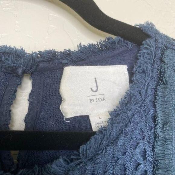 J by J.O.A. Navy Blue Crochet Raw Hem Lace Tank Large - Picture 3 of 9